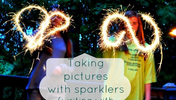 How to take pictures with sparklers (writing with light)