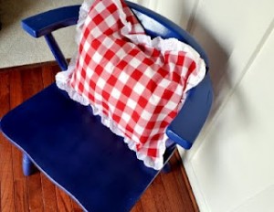 Easy Eyelet and Gingham Pillow