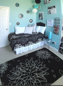 A Preteen room in Aqua and black: REVEAL