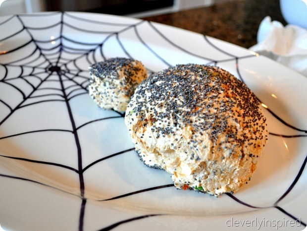 spider cheese ball (halloween appetizer) @cleverlyinspired (2)