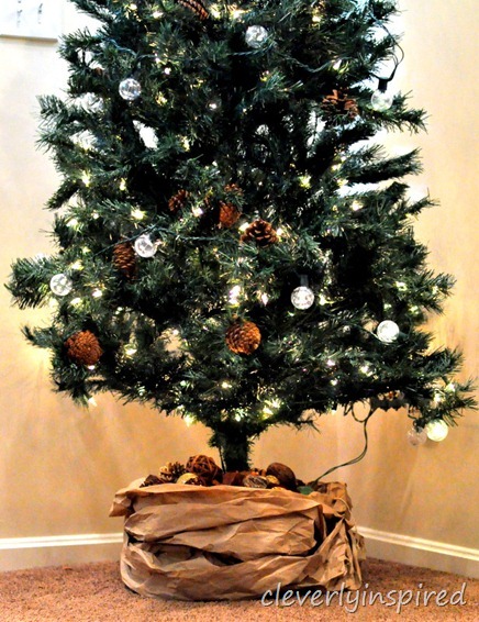 kraft paper tree skirt DIY @cleverlyinspired (5)