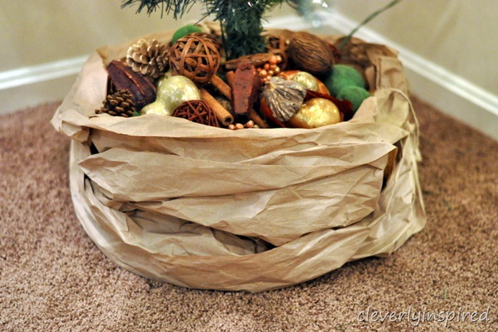 kraft paper tree skirt DIY @cleverlyinspired (7)