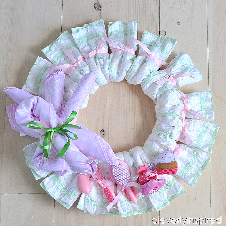 DIY Diaper Wreath (DIY baby shower decoration)