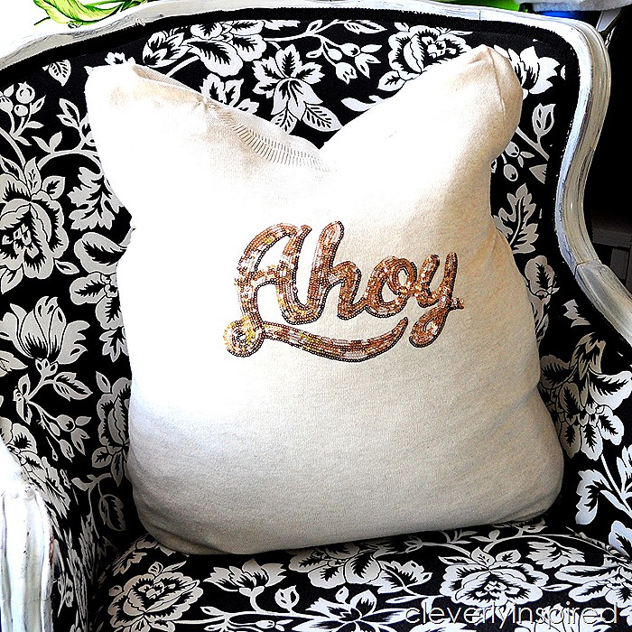 no sew pillow cover from sweater @cleverlyinspired (2)
