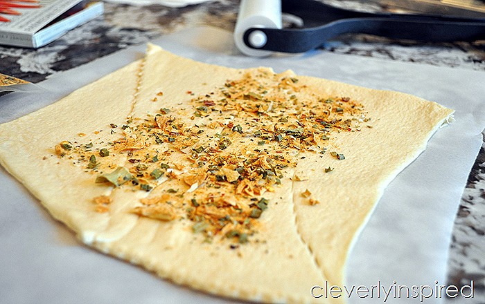 Baked cheese appetizer (easy thanksgiving snack) @cleverlyinspired (1)