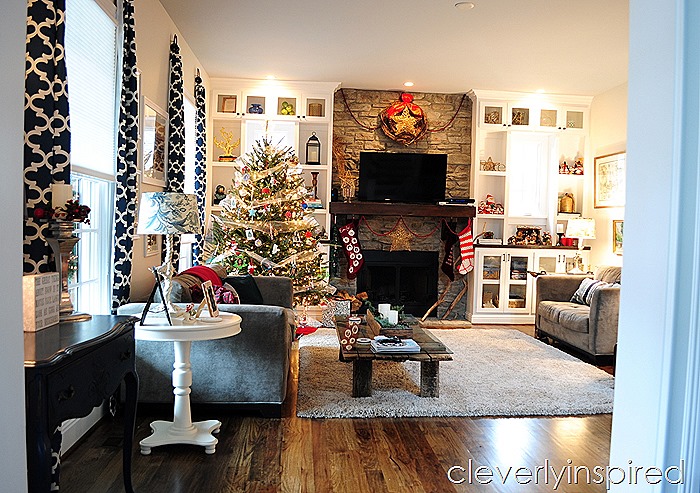 casual-christmas-decor-cleverlyinspired-2_thumb.jpg