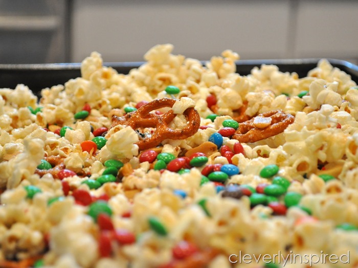 m&m and glad Santa popcorn (2)