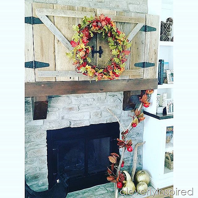 barn door wreath