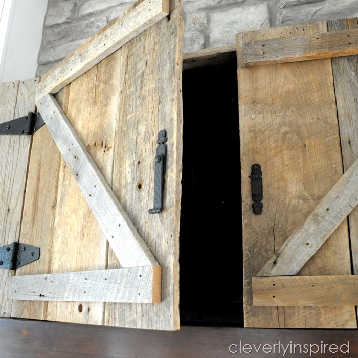 hide a tv above mantel @cleverlyinspired (9)