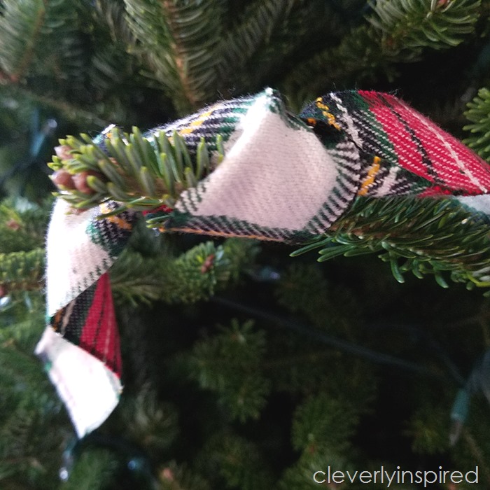 easy plaid christmas tree decor (3)