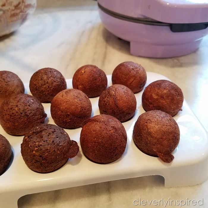 chocolate cake balls (ww 1 point) cleverlyinspired (1)